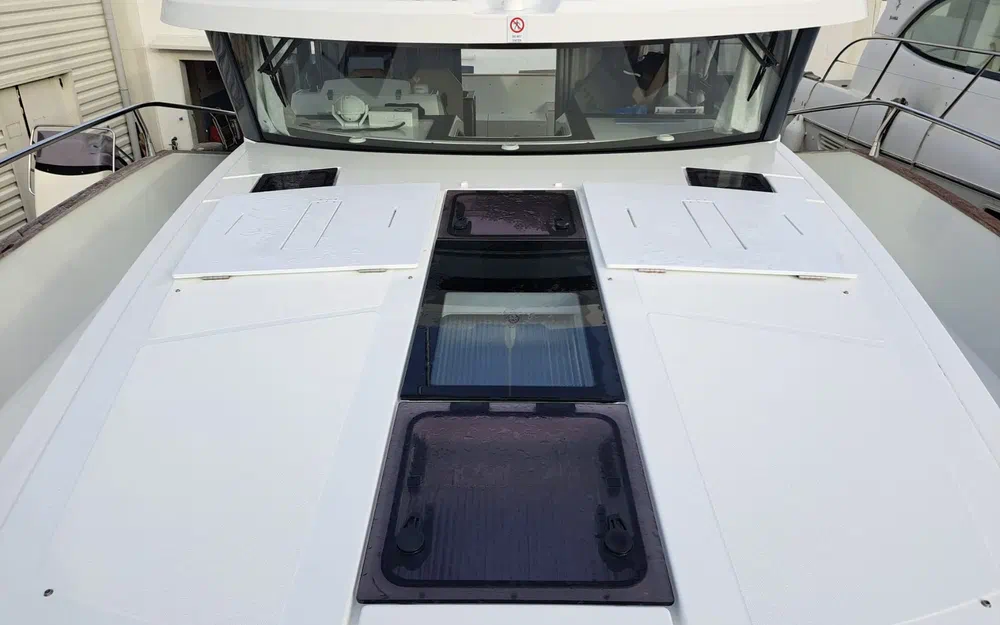 slider 10 Delphia 12