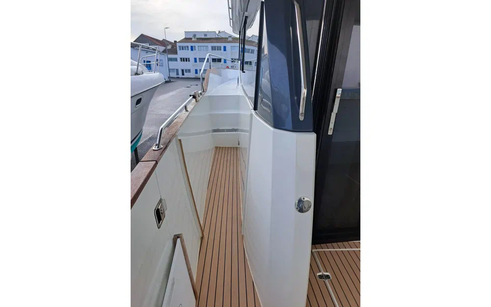 slider 14 Delphia 12