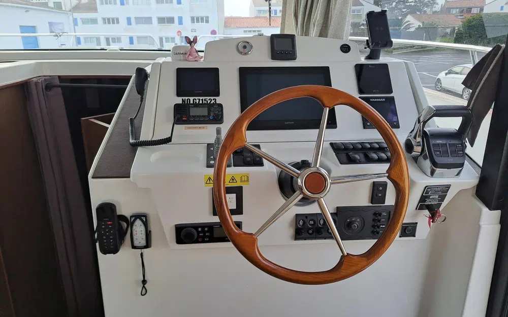 slider 19 Delphia 12