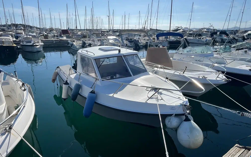 slider 1 Guymarine 560