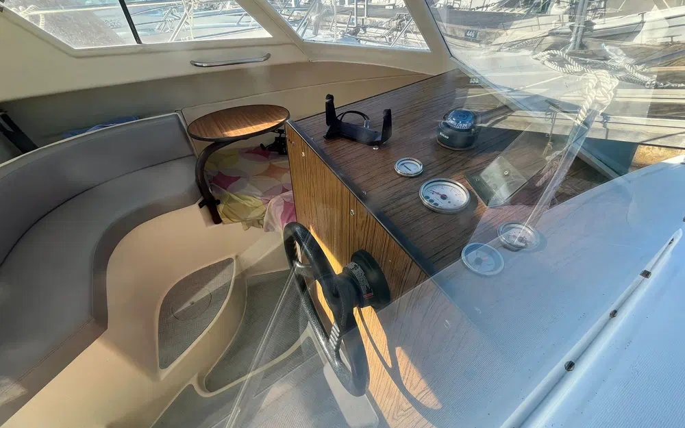 slider 10 Guymarine 560