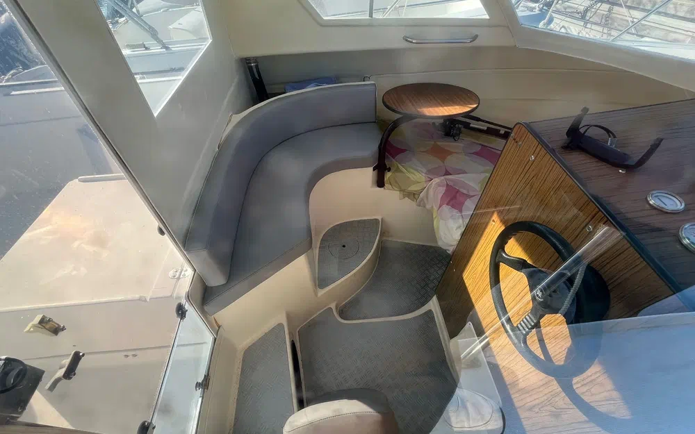 slider 8 Guymarine 560