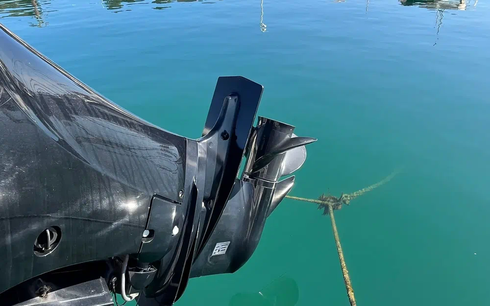 slider 11 Guymarine 560