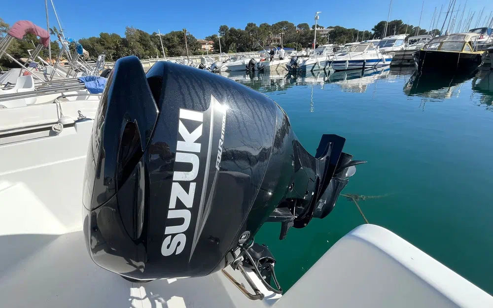 slider 12 Guymarine 560