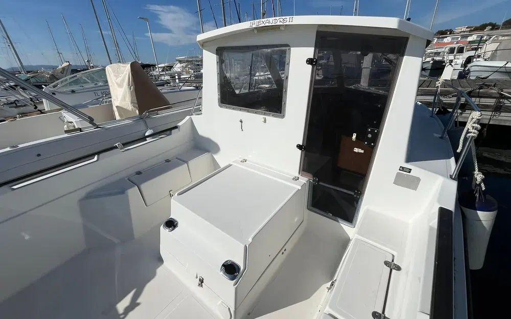 slider 5 Guymarine 560