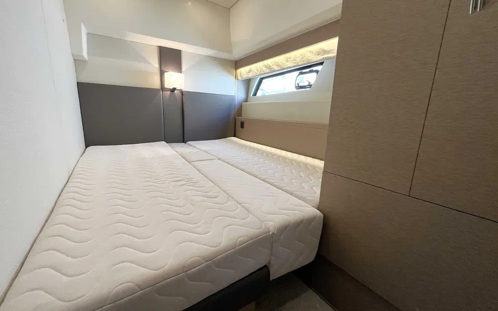 slider 11 Prestige Yachts 560 S