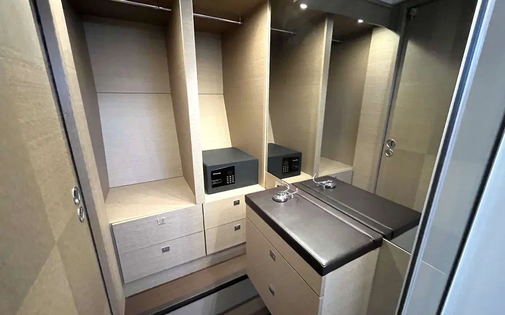 slider 15 Prestige Yachts 560 S