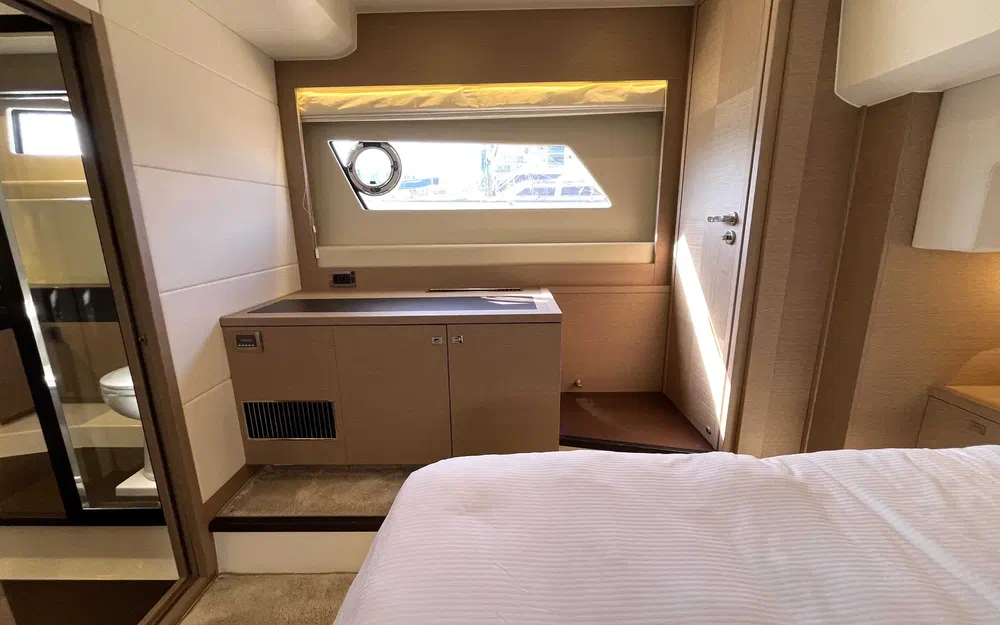 slider 16 Prestige Yachts 560 S