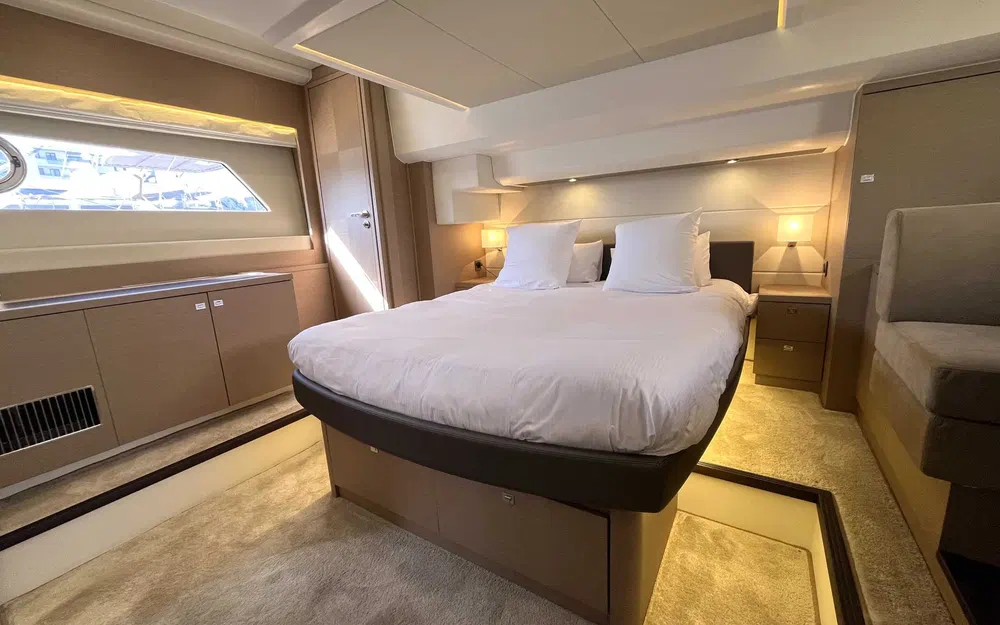 slider 19 Prestige Yachts 560 S