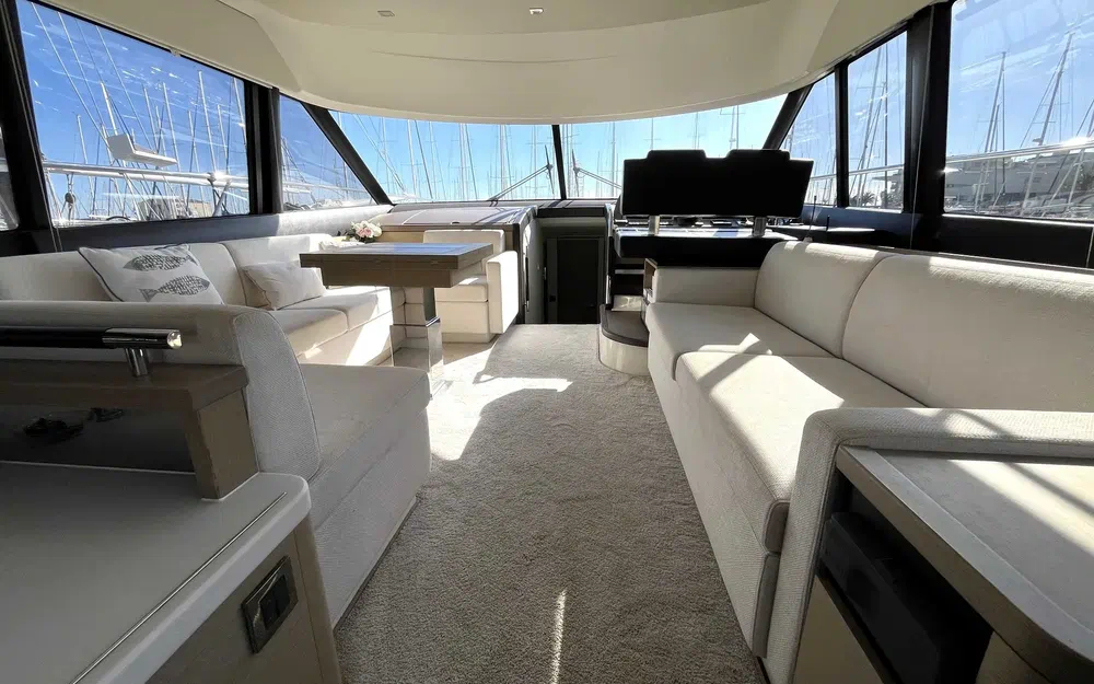 slider 2 Prestige Yachts 560 S