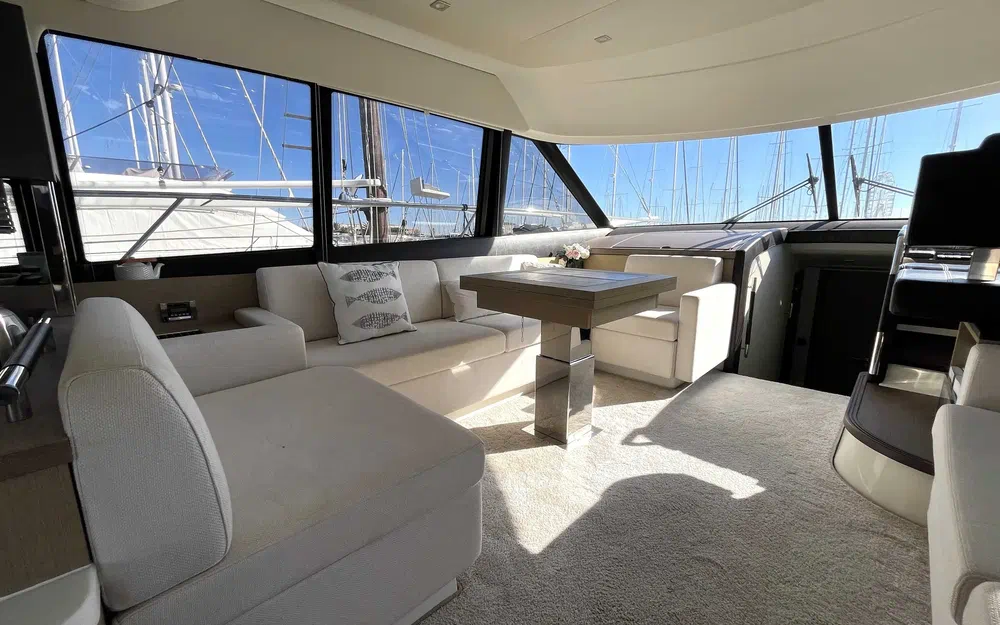 slider 3 Prestige Yachts 560 S