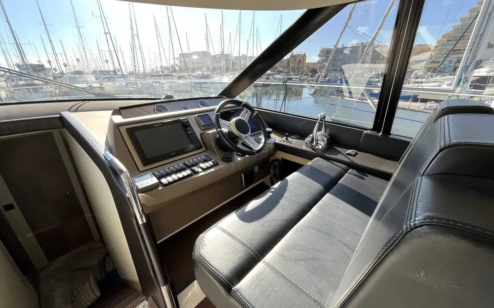 slider 7 Prestige Yachts 560 S