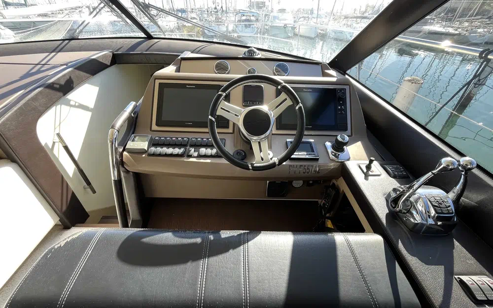 slider 8 Prestige Yachts 560 S