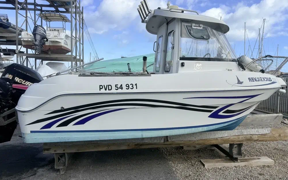 slider 0 Quicksilver 500 Pilothouse