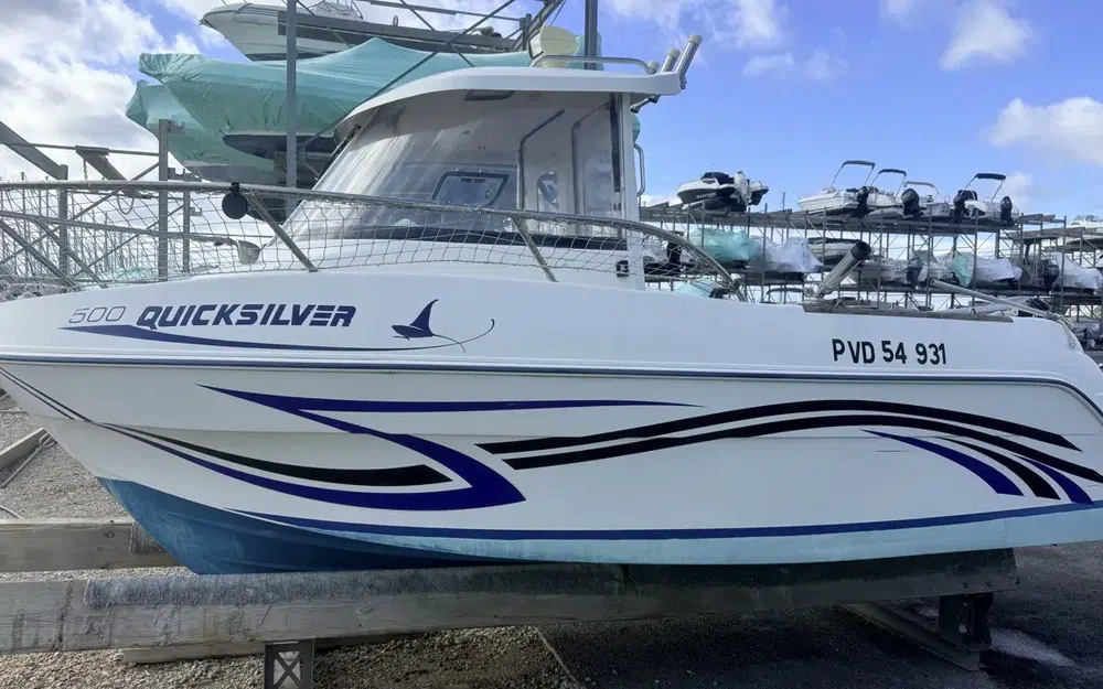 slider 1 Quicksilver 500 Pilothouse