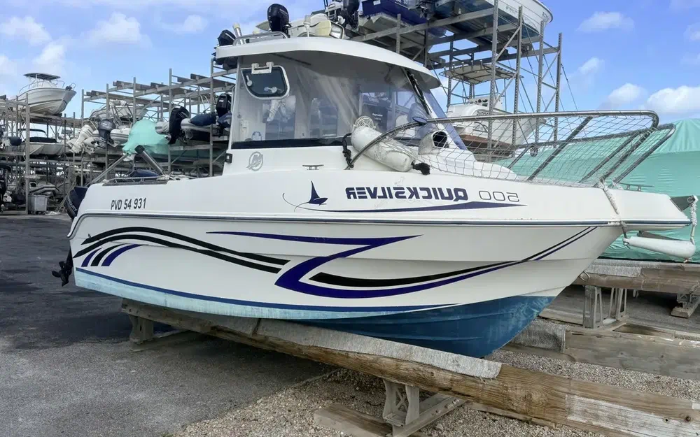 slider 2 Quicksilver 500 Pilothouse