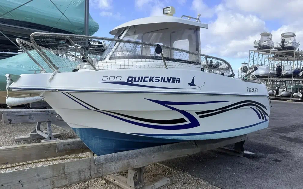 slider 3 Quicksilver 500 Pilothouse