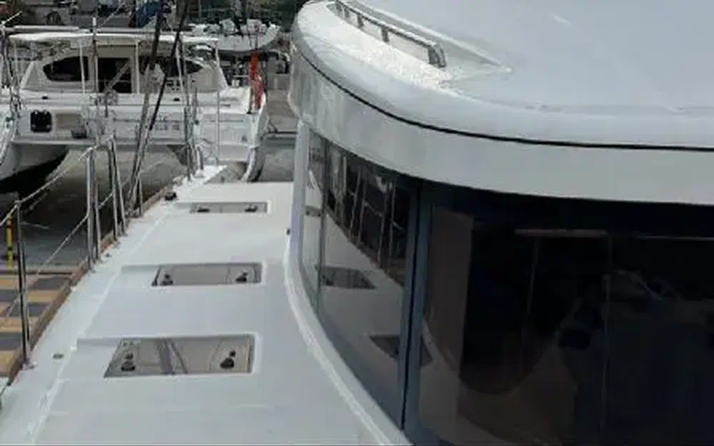 slider 16 Lagoon 52 F