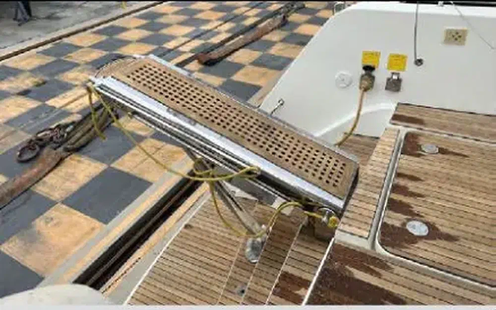 slider 17 Lagoon 52 F