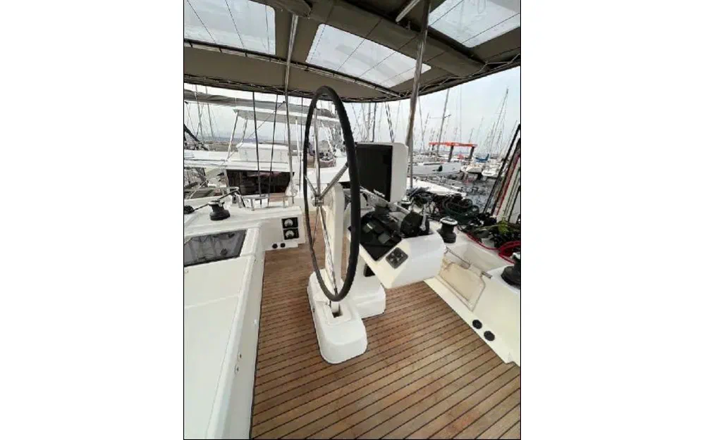 slider 18 Lagoon 52 F