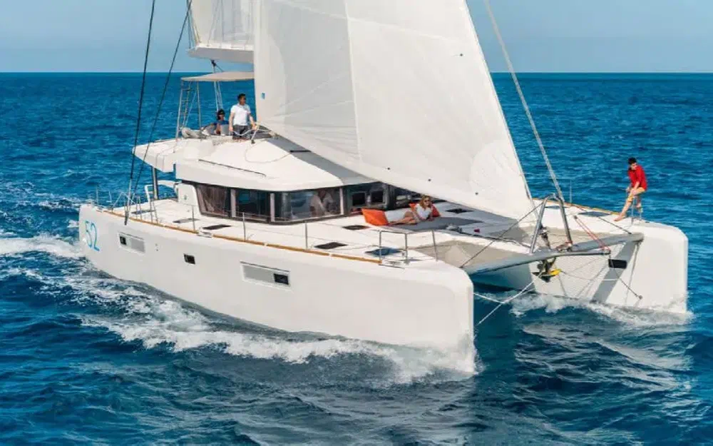 slider 1 Lagoon 52 F