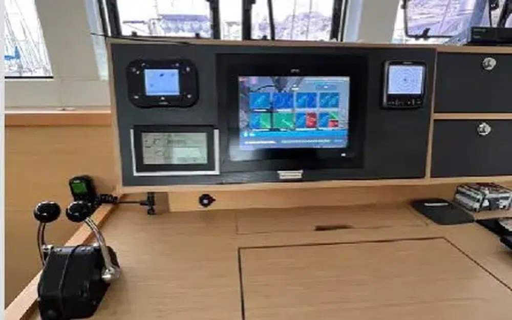 slider 31 Lagoon 52 F