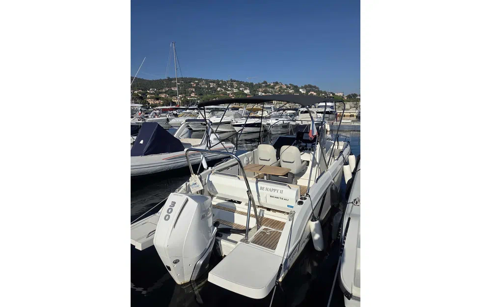 slider 1 Beneteau Flyer 8 SPACEdeck