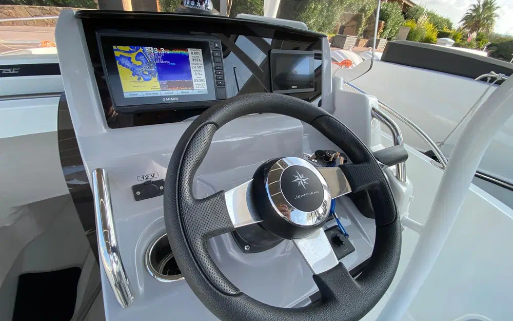 slider 1 Jeanneau Cap Camarat 6.5 CC Serie 3