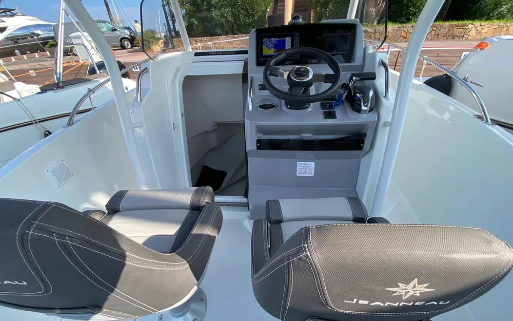 slider 8 Jeanneau Cap Camarat 6.5 CC Serie 3