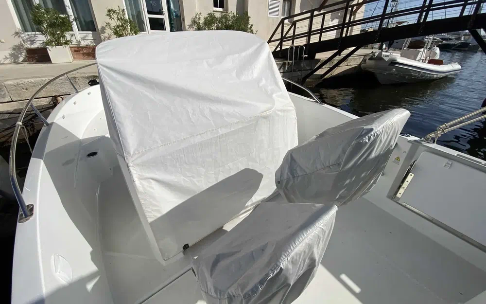 slider 12 Jeanneau Cap Camarat 6.5 CC Serie 3