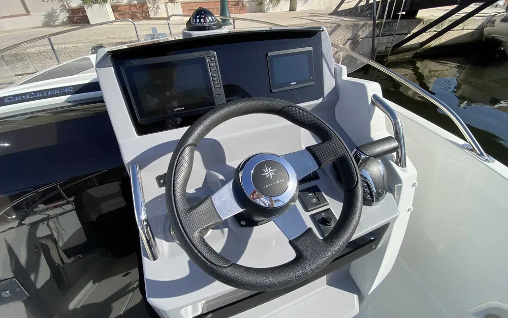 slider 8 Jeanneau Cap Camarat 6.5 CC Serie 3