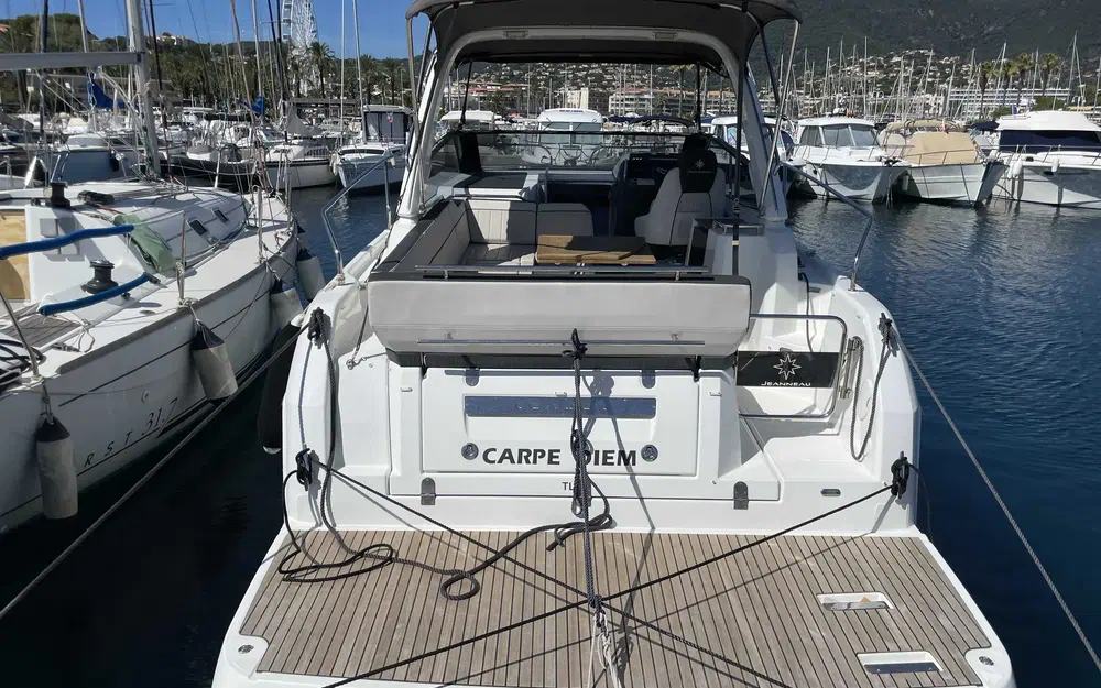 slider 1 Jeanneau Leader 30