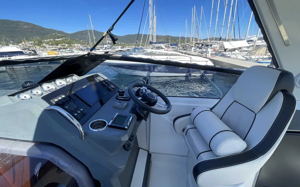 slider 7 Jeanneau Leader 30