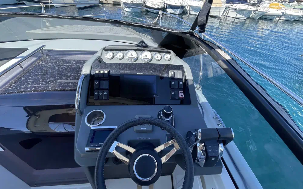 slider 8 Jeanneau Leader 30