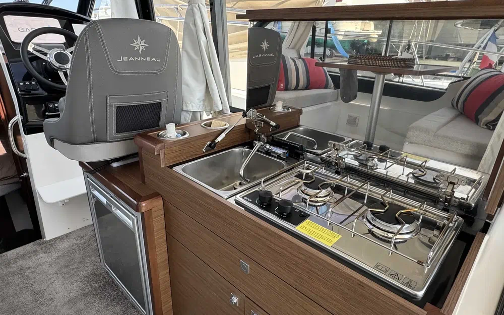 slider 4 Jeanneau Merry Fisher 895