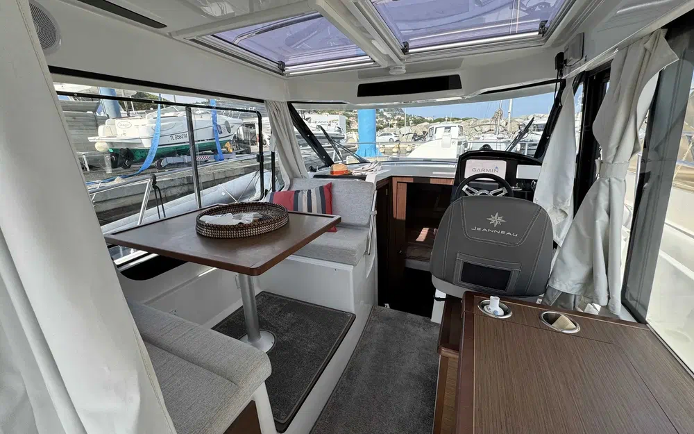 slider 5 Jeanneau Merry Fisher 895