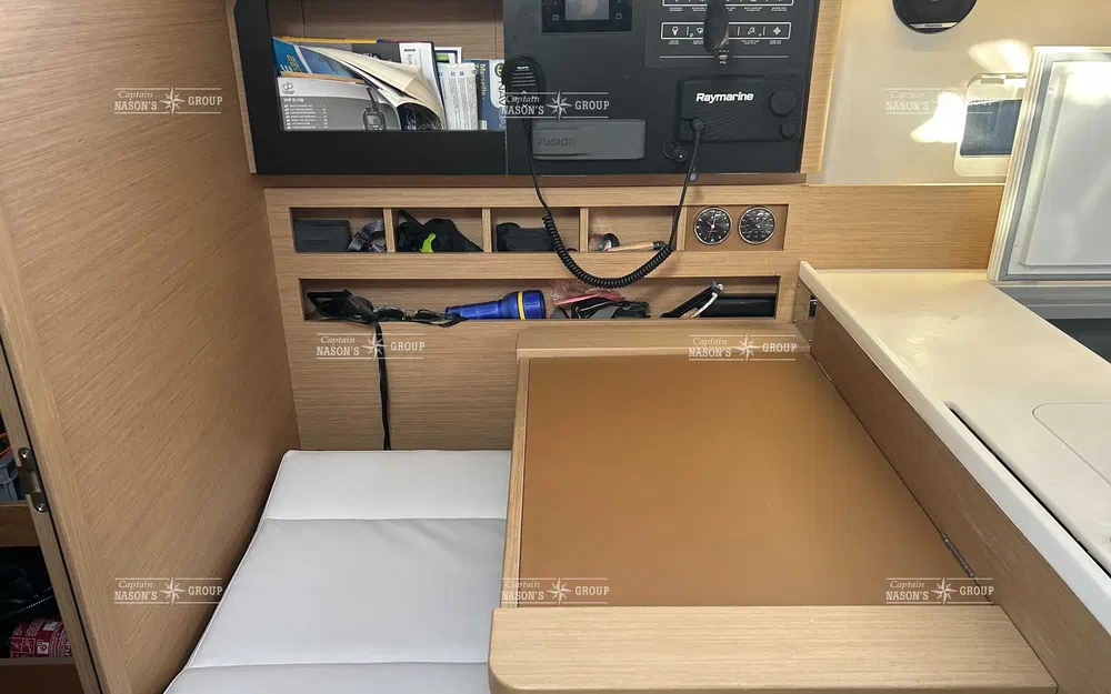 slider 8 Jeanneau Sun Odyssey 410