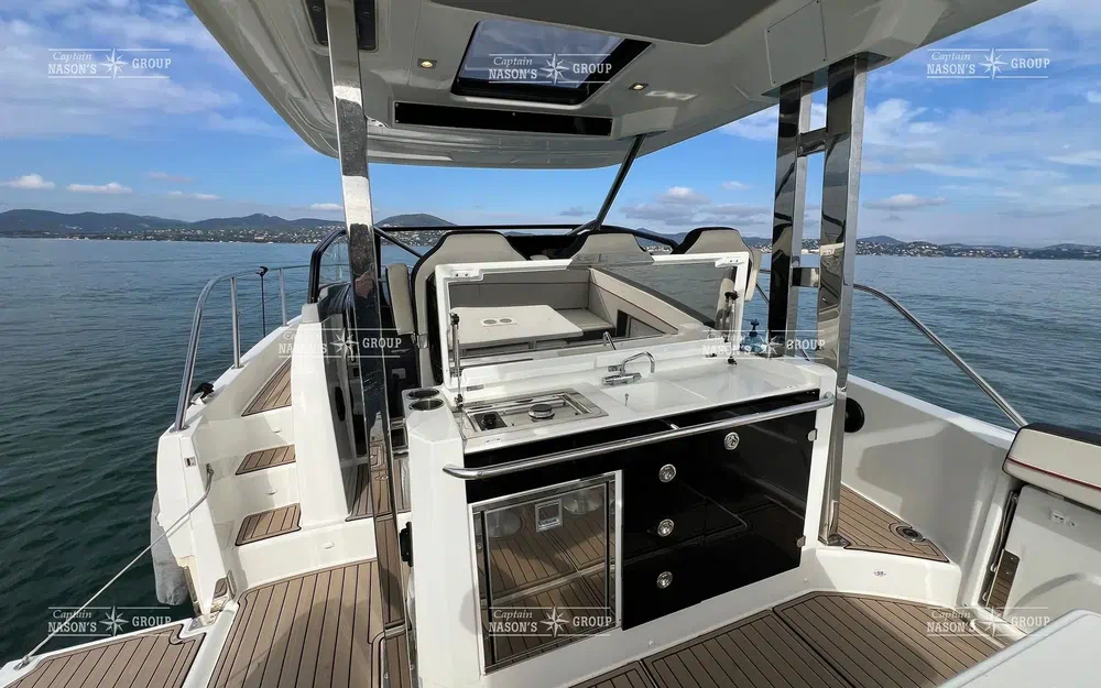 slider 2 Jeanneau Cap Camarat 10.5 WA Cap Camarat 10.5 Wa Serie 2