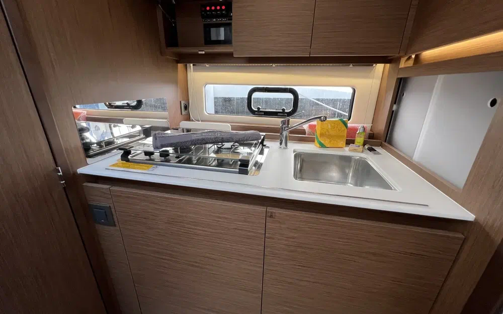 slider 9 Jeanneau Leader 36