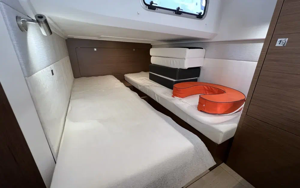 slider 11 Jeanneau Leader 36