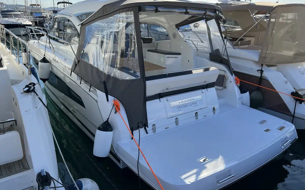 slider 1 Jeanneau Leader 36