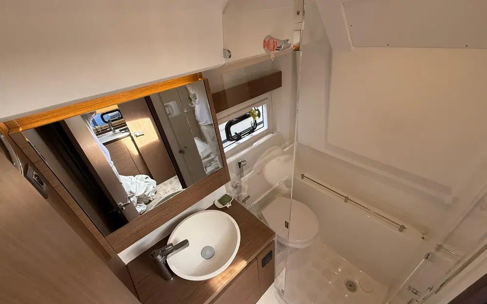 slider 10 Jeanneau Leader 36