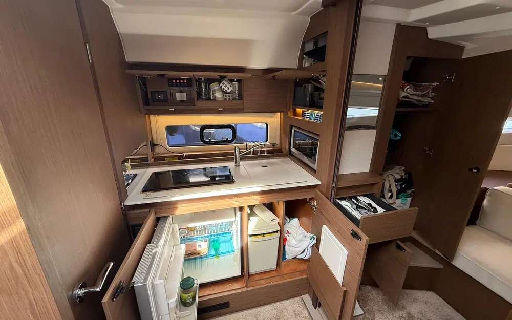 slider 14 Jeanneau Leader 36