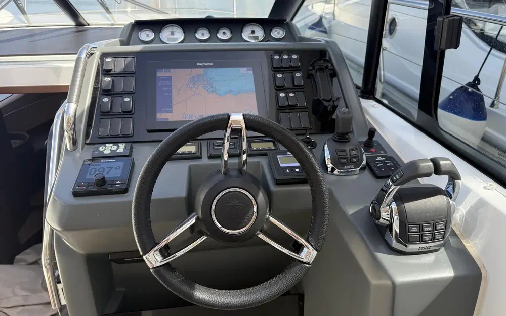 slider 17 Jeanneau Leader 36