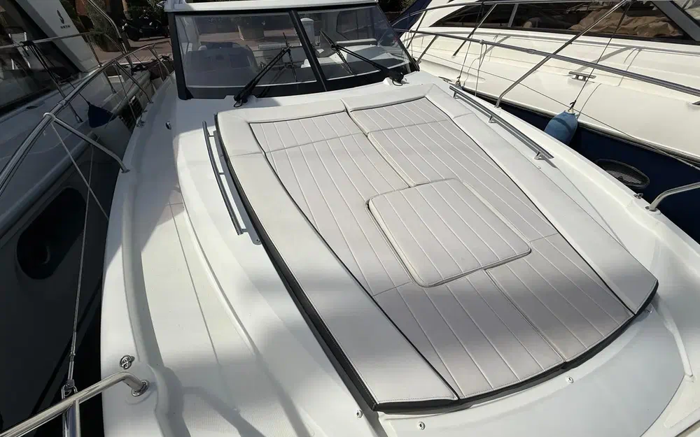 slider 7 Jeanneau Leader 36