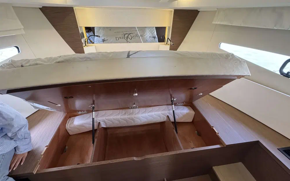 slider 9 Jeanneau Leader 40