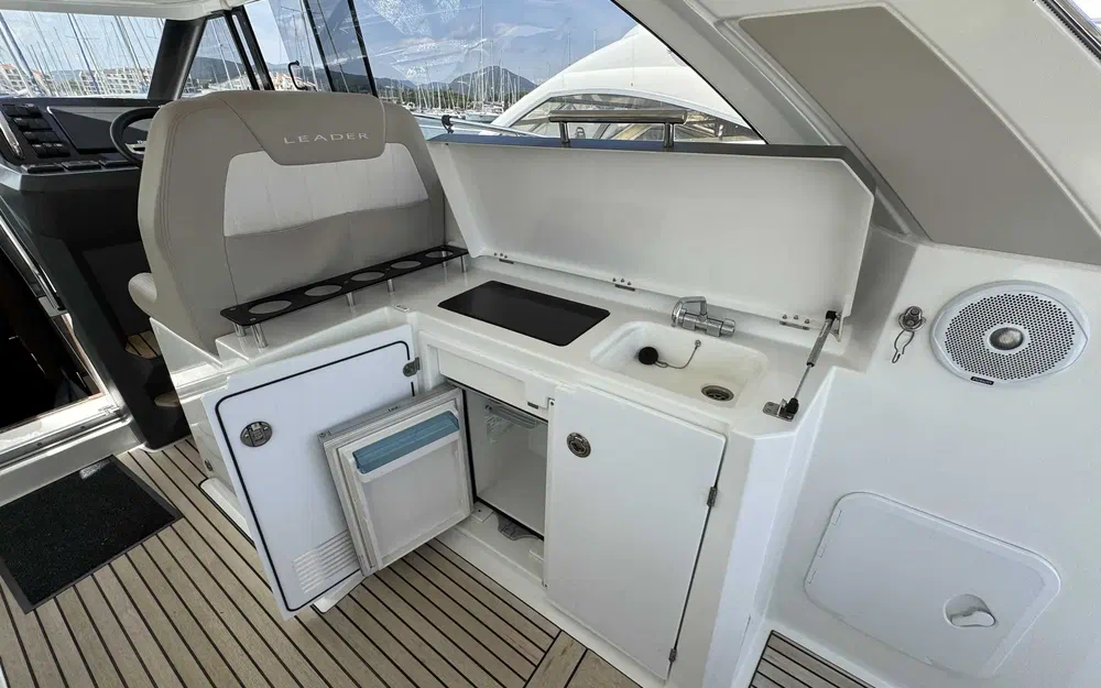 slider 4 Jeanneau Leader 40