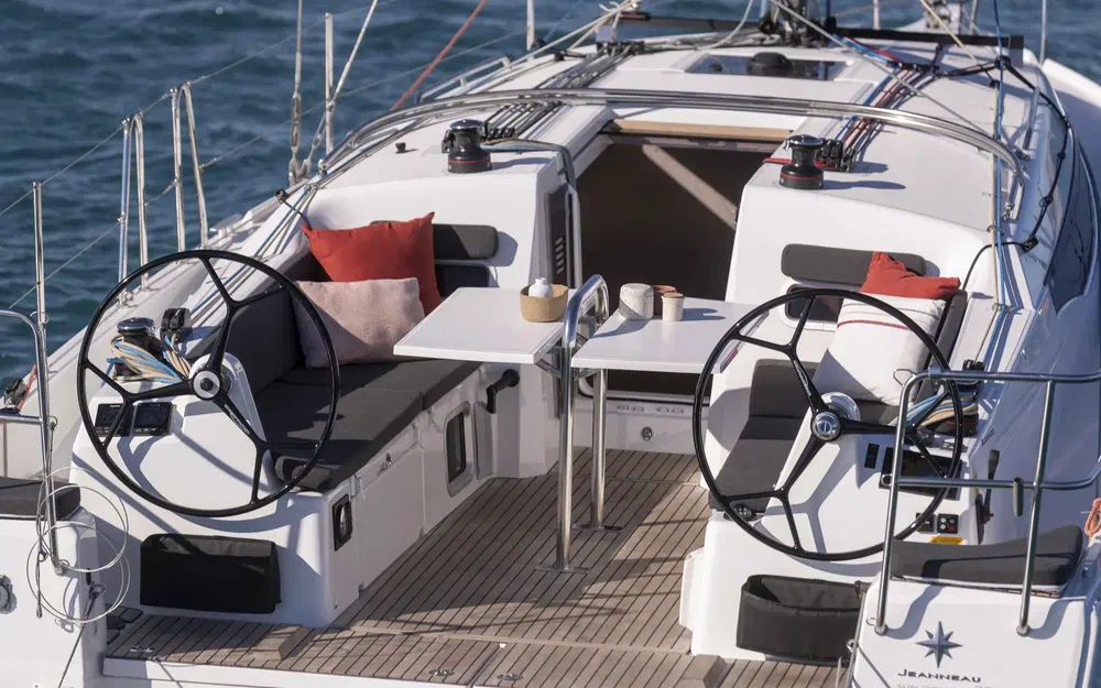 slider 4 Jeanneau Sun Odyssey 380