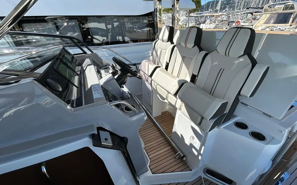 slider 7 Jeanneau Cap Camarat 12.5 WA