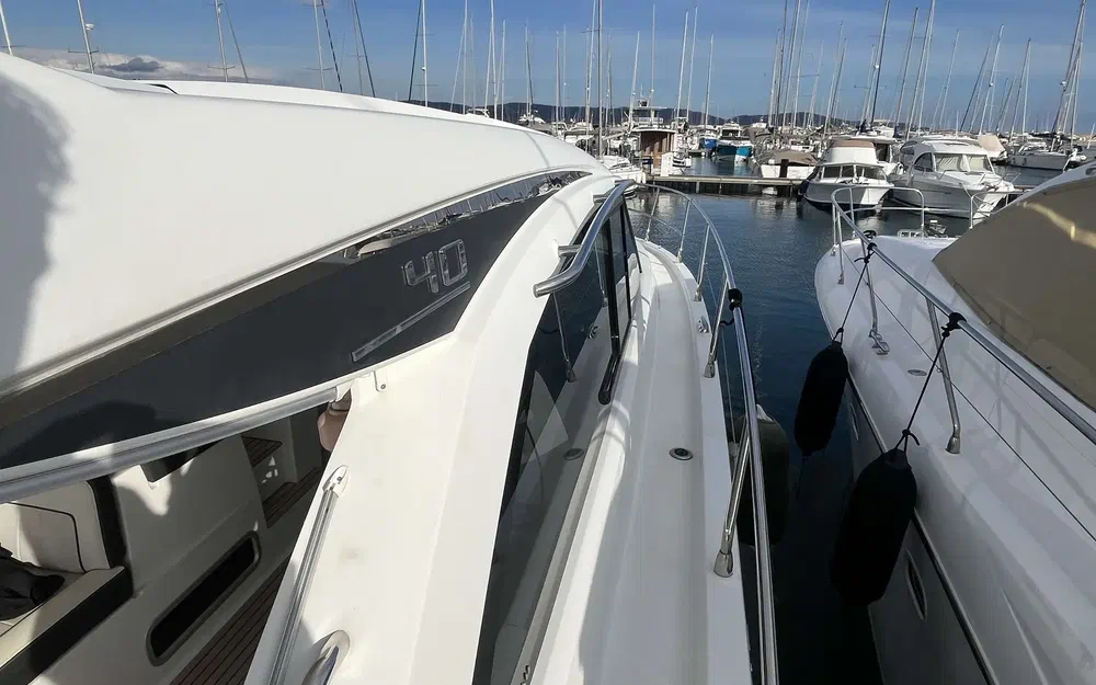 slider 10 Jeanneau Leader 40